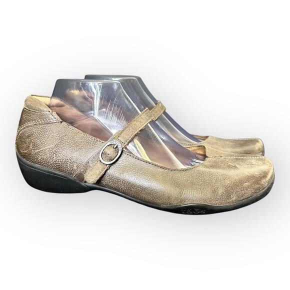 Taos Womens size 10 Ta Dah Leather Mary Jane Flats Leather Shoes - Picture 1 of 11